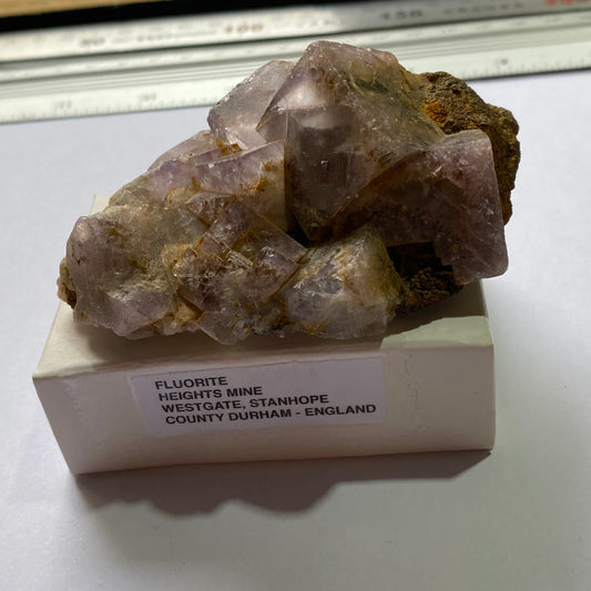 FLUORITE PROVENANT DE LA MINE HEIGHTS, CO DURHAM, ANGLETERRE. 189g MF6439