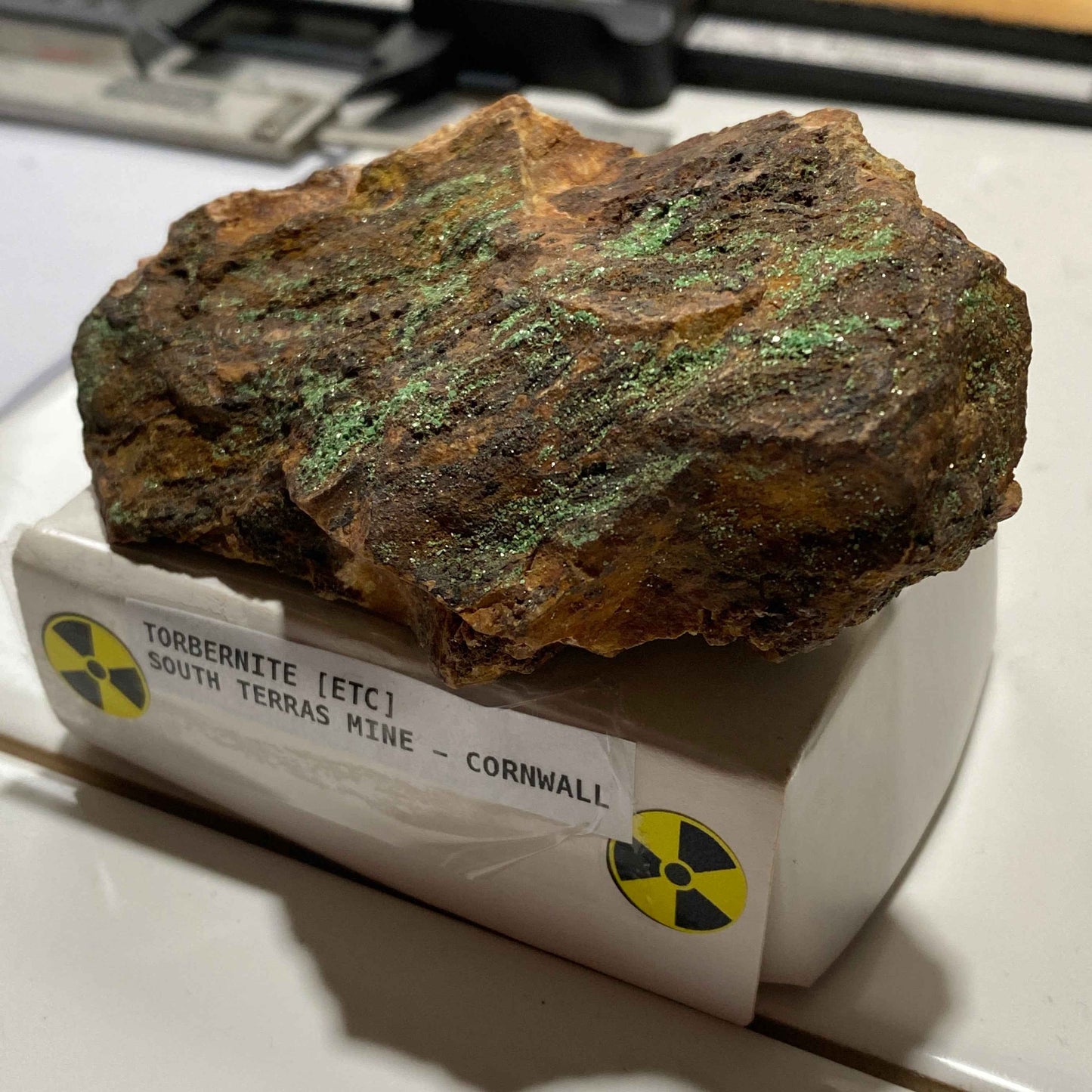TORBERNITE : SOUTH TERRAS MINE, ST STEPHEN-IN-BRANNELS, CORNWALL. 157g MF5070