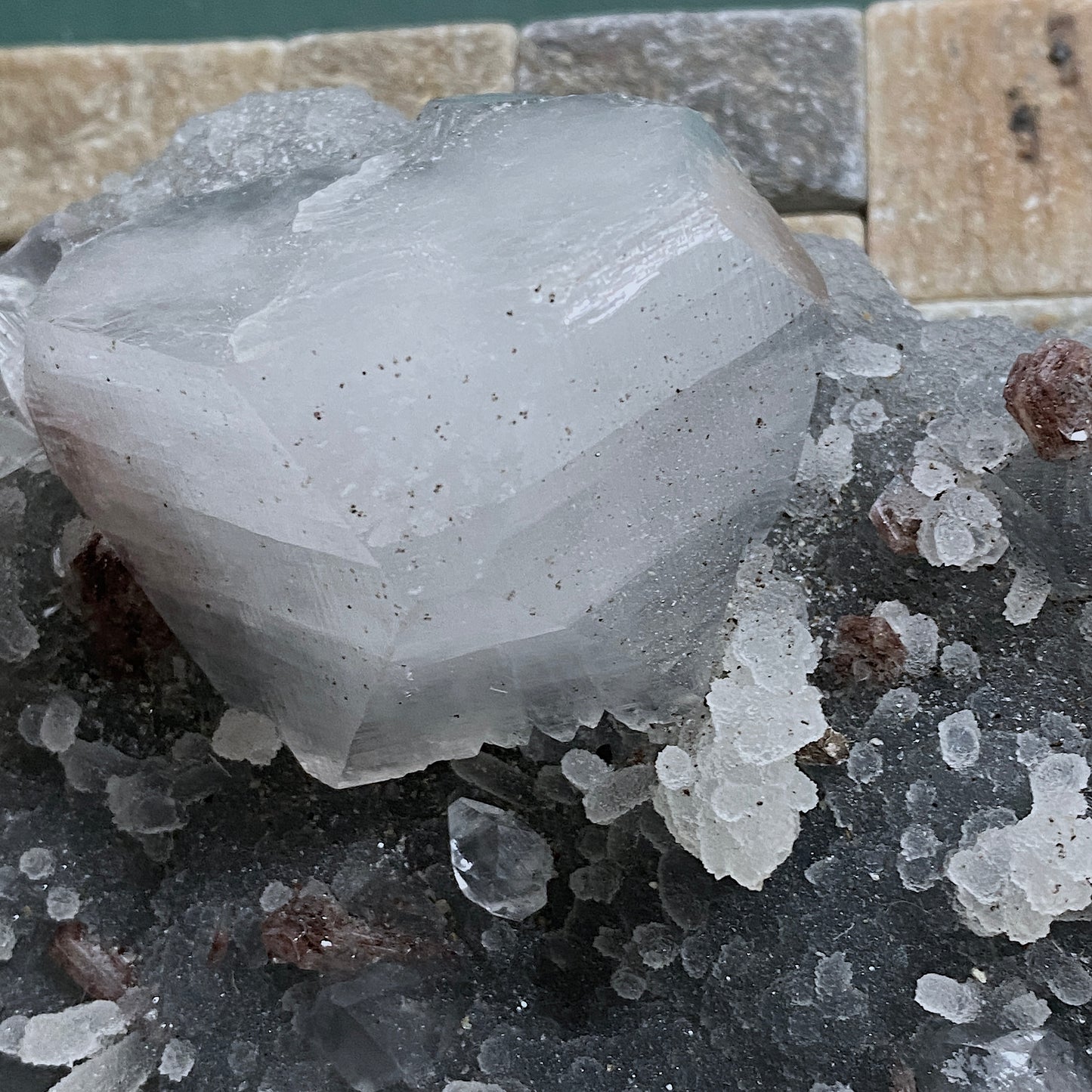 HEULANDITE WITH FLUORAPOPHYLLITE - JALGAON, INDIA: IMPRESSIVE LARGE SPECIMEN 1023g MF4148