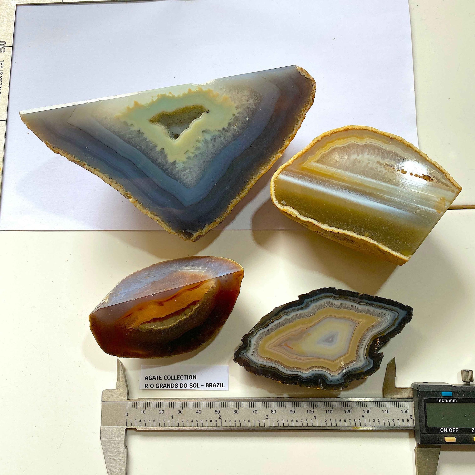 AGATE : FOUR BEAUTIFUL SPECIMENS FROM RIO GRANDE DO SUL, BRAZIL 1.258kg MF5071