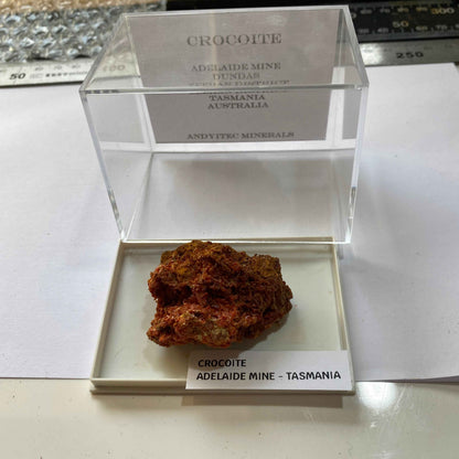 CROCOITE : ADELAIDE MINE, DUNDAD, ZEEHAN, TASMANIA, AUSTRALIA. 37g MF5073