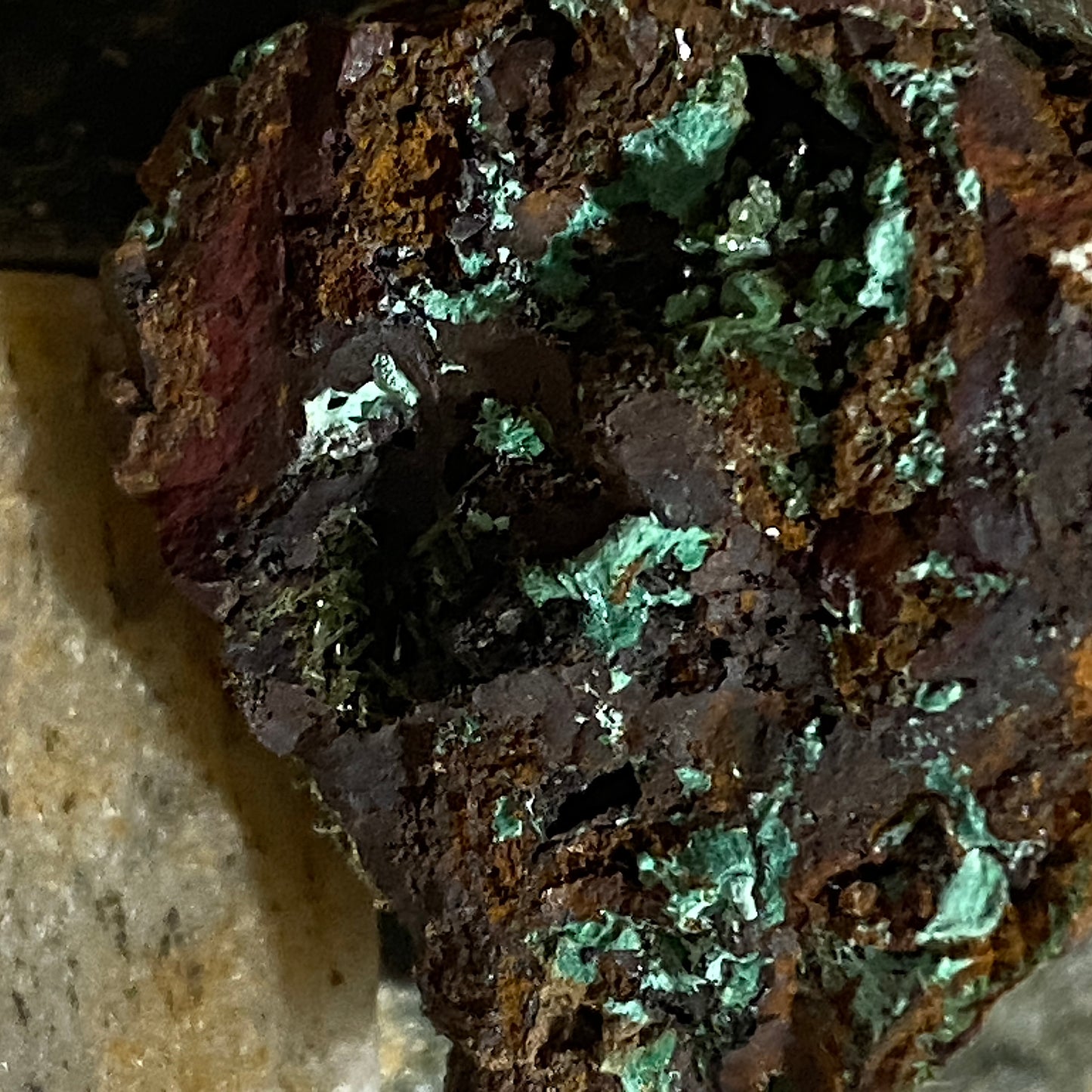 AGARDITE/ZINCOLIVENITE : HILARION MINE, LAVRION, GREECE. 12g. MF5075