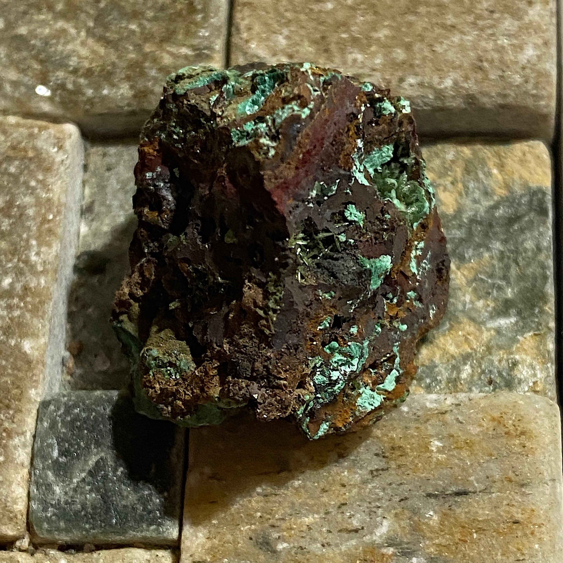 AGARDITE/ZINCOLIVENITE : HILARION MINE, LAVRION, GREECE. 12g. MF5075