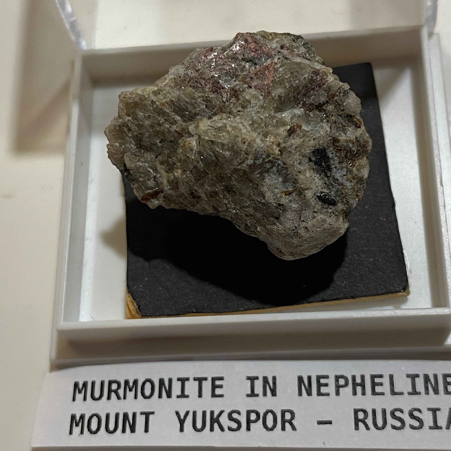 MURMONITE IN NEPHELINE : MOUNT YUKSPOR, KOLA PENINSULA, RUSSIA , 5g MF5077