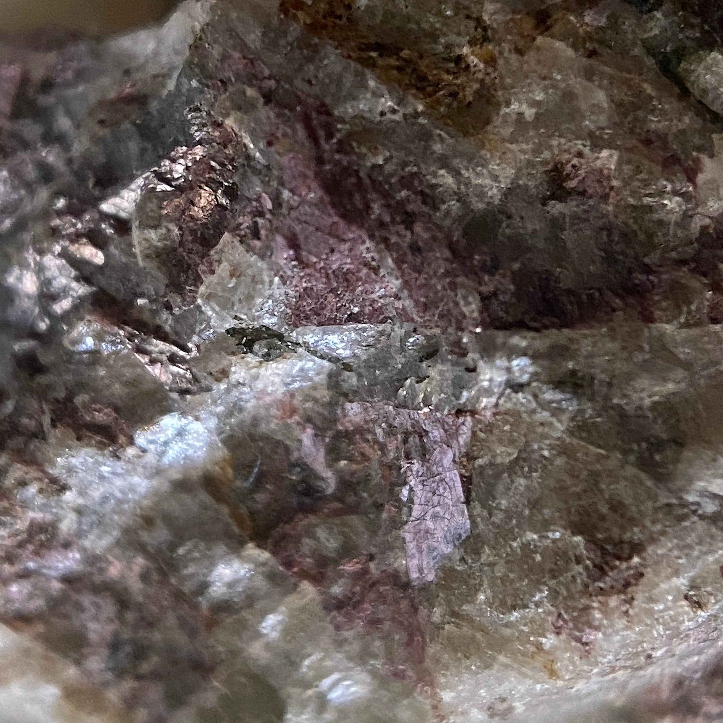 MURMONITE IN NEPHELINE : MOUNT YUKSPOR, KOLA PENINSULA, RUSSIA , 5g MF5077