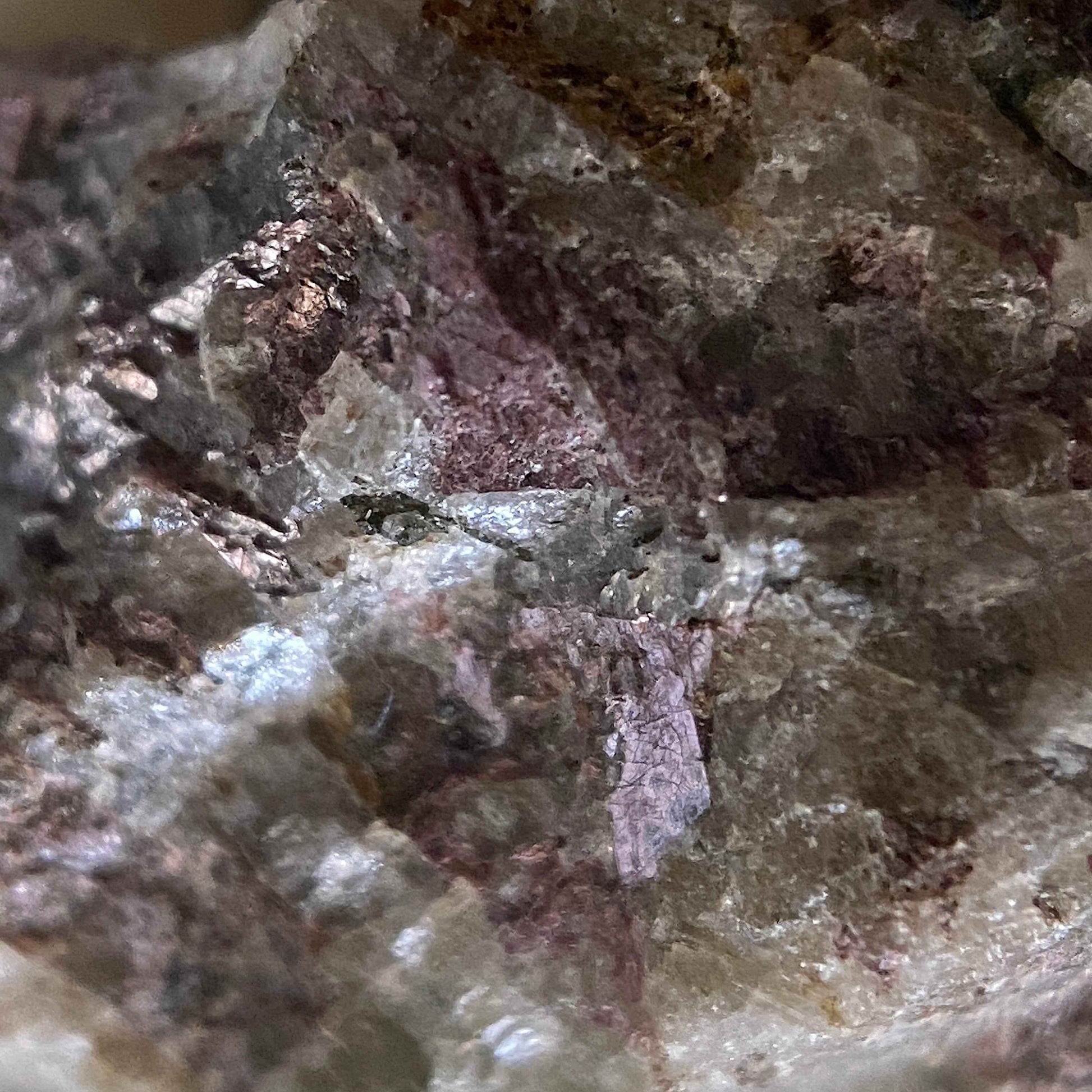MURMONITE IN NEPHELINE : MOUNT YUKSPOR, KOLA PENINSULA, RUSSIA , 5g MF5077