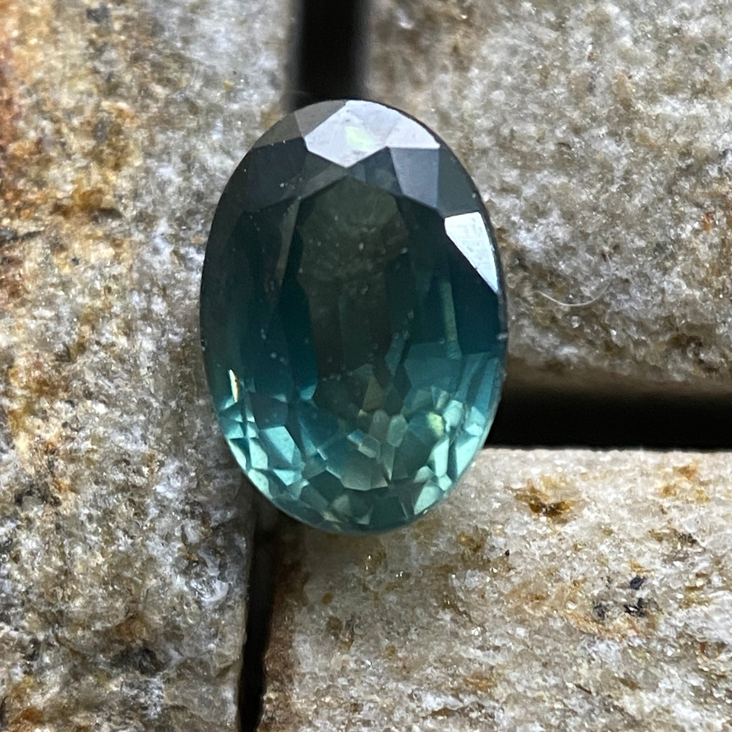 APATITE EXQUISITE NATURAL GEMSTONE - MIDELT, DRAA-TAFILALET, MOROCCO 0.70Ct MFG5240