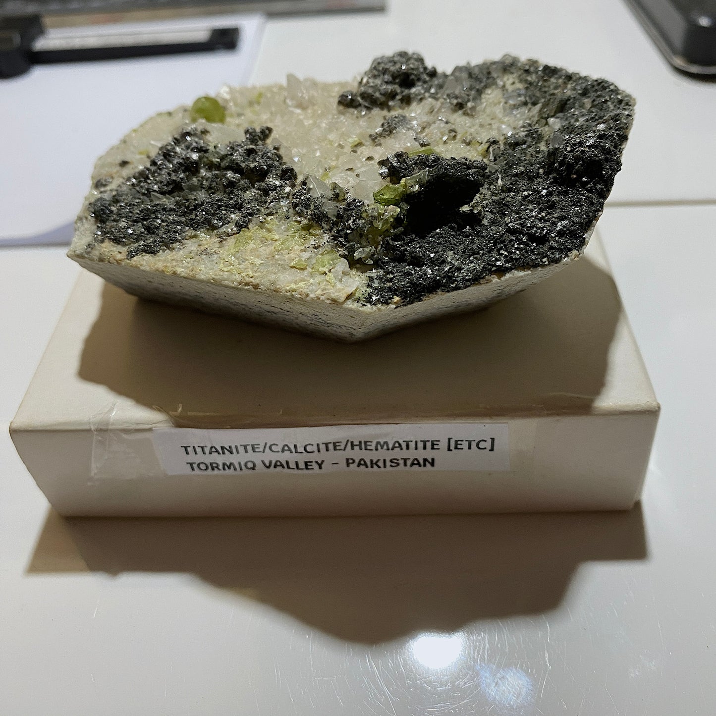 TITANITE [SPHENE] WITH CALCITE ETC : TORMIQ VALLEY, PAKISTAN  253g MF5079