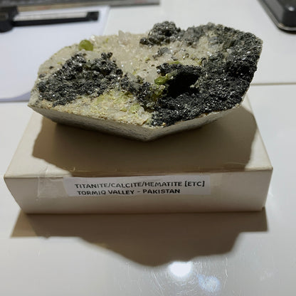 TITANITE [SPHENE] WITH CALCITE ETC : TORMIQ VALLEY, PAKISTAN  253g MF5079