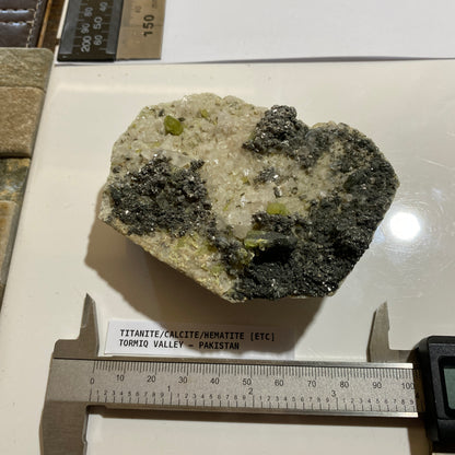 TITANITE [SPHENE] WITH CALCITE ETC : TORMIQ VALLEY, PAKISTAN  253g MF5079