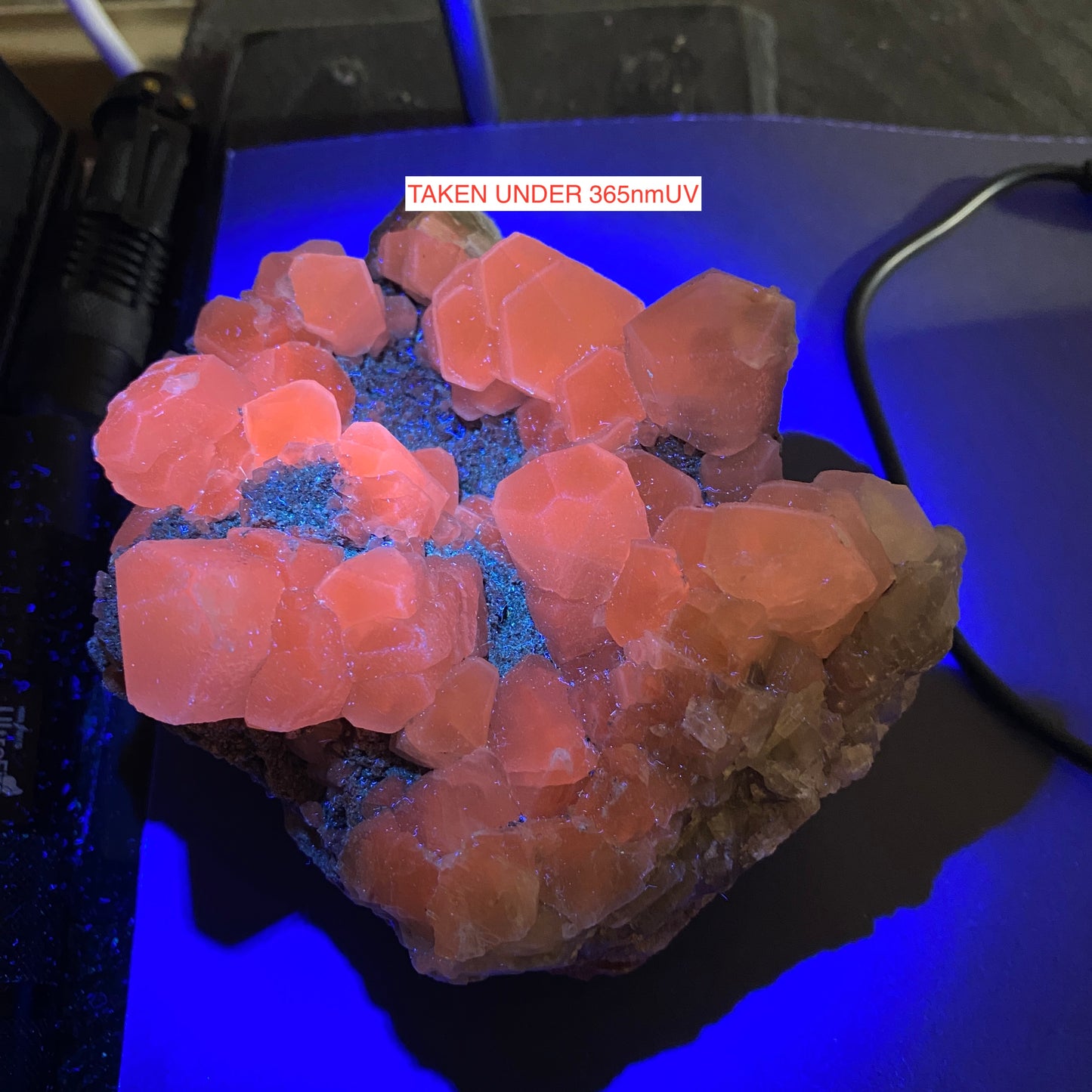 CALCITE HIGHLY FLUORESCENT : BIGRIGG MINE, EGREMONT, CUMBRIA LARGE 802g. MF5081
