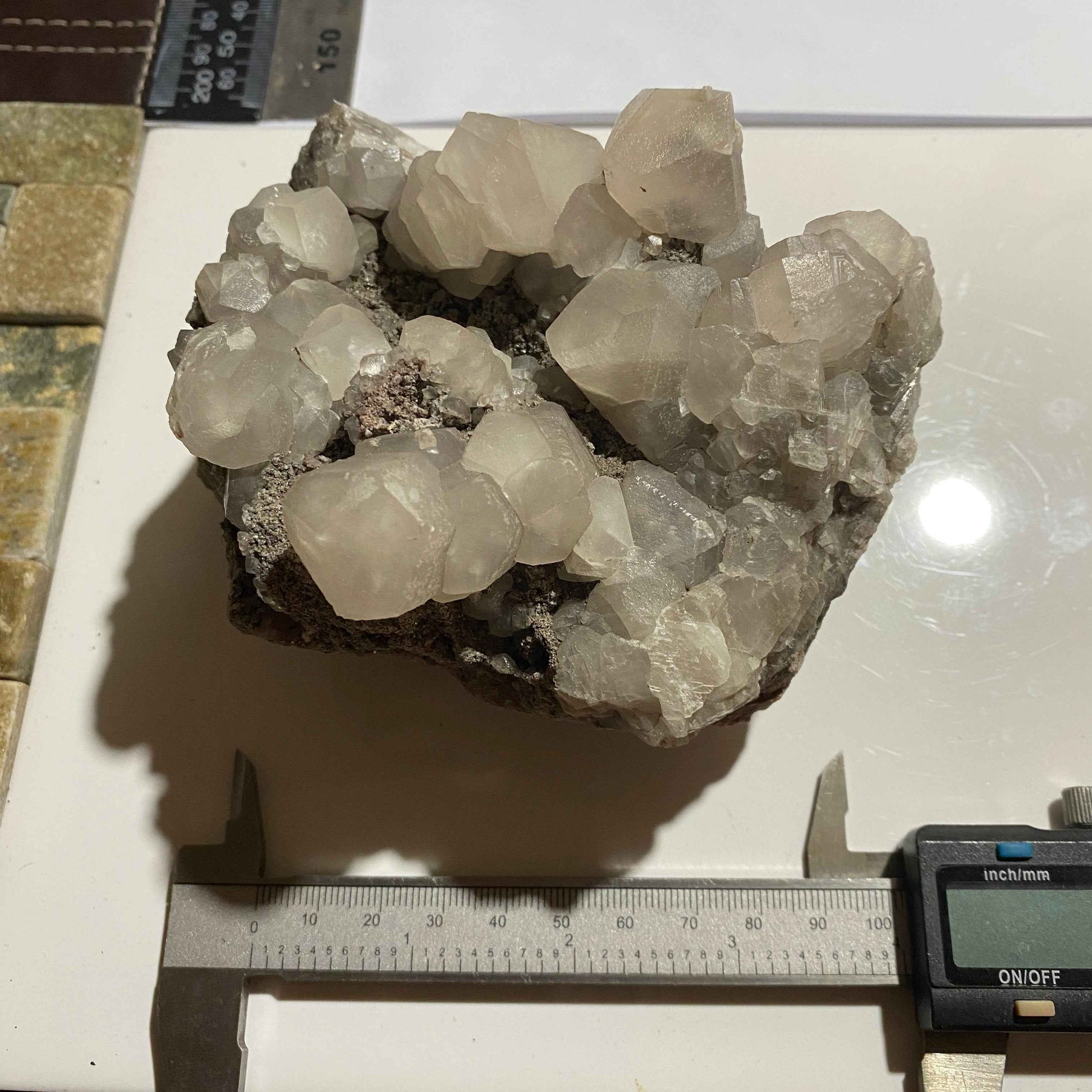 CALCITE HIGHLY FLUORESCENT : BIGRIGG MINE, EGREMONT, CUMBRIA LARGE 802g. MF5081