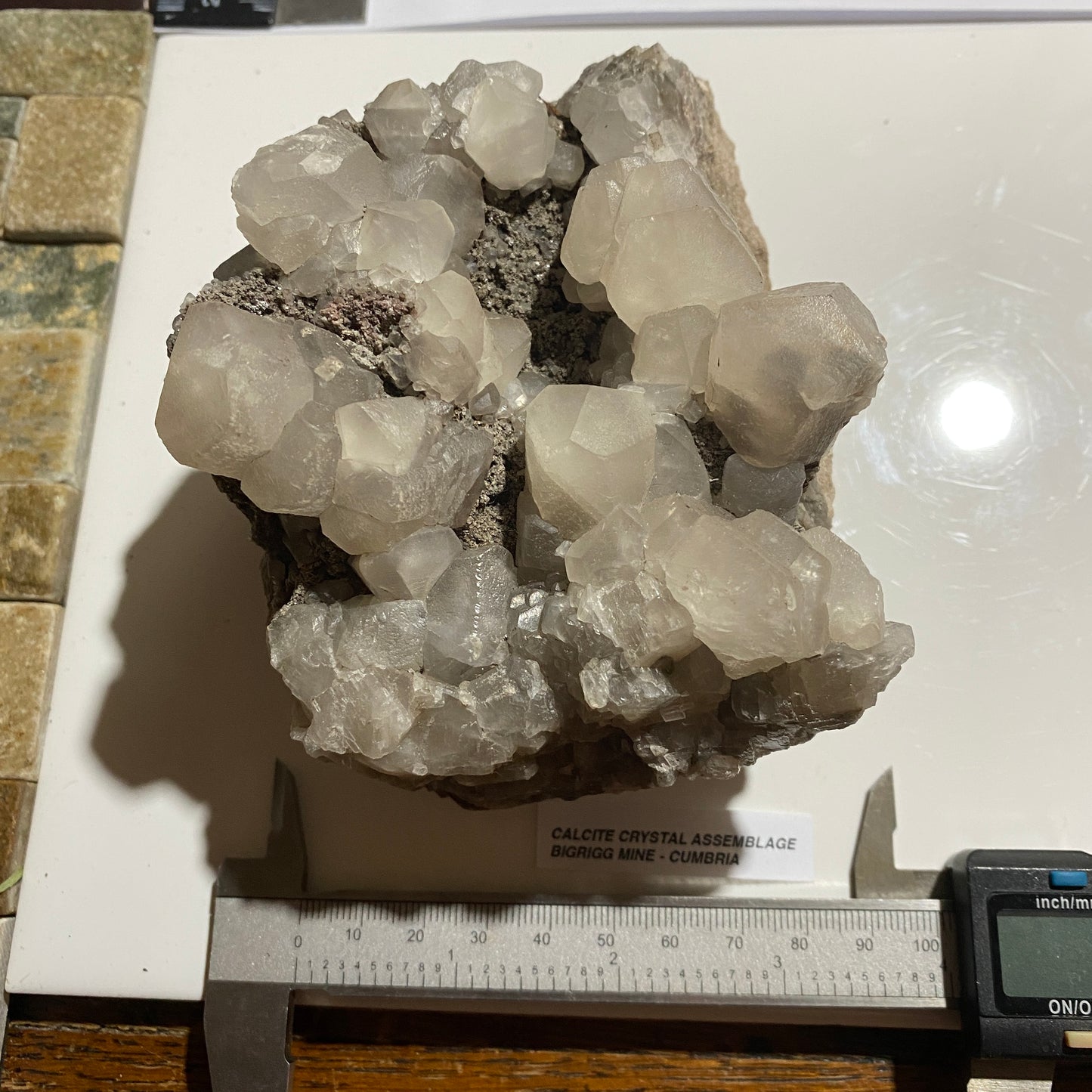 CALCITE HIGHLY FLUORESCENT : BIGRIGG MINE, EGREMONT, CUMBRIA LARGE 802g. MF5081
