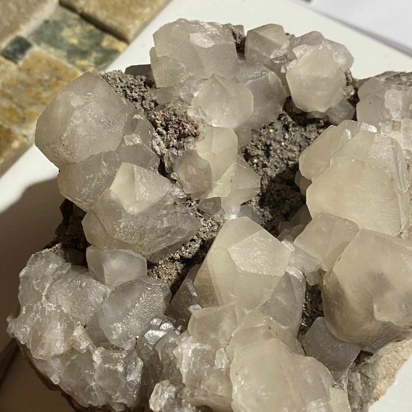 CALCITE HIGHLY FLUORESCENT : BIGRIGG MINE, EGREMONT, CUMBRIA LARGE 802g. MF5081