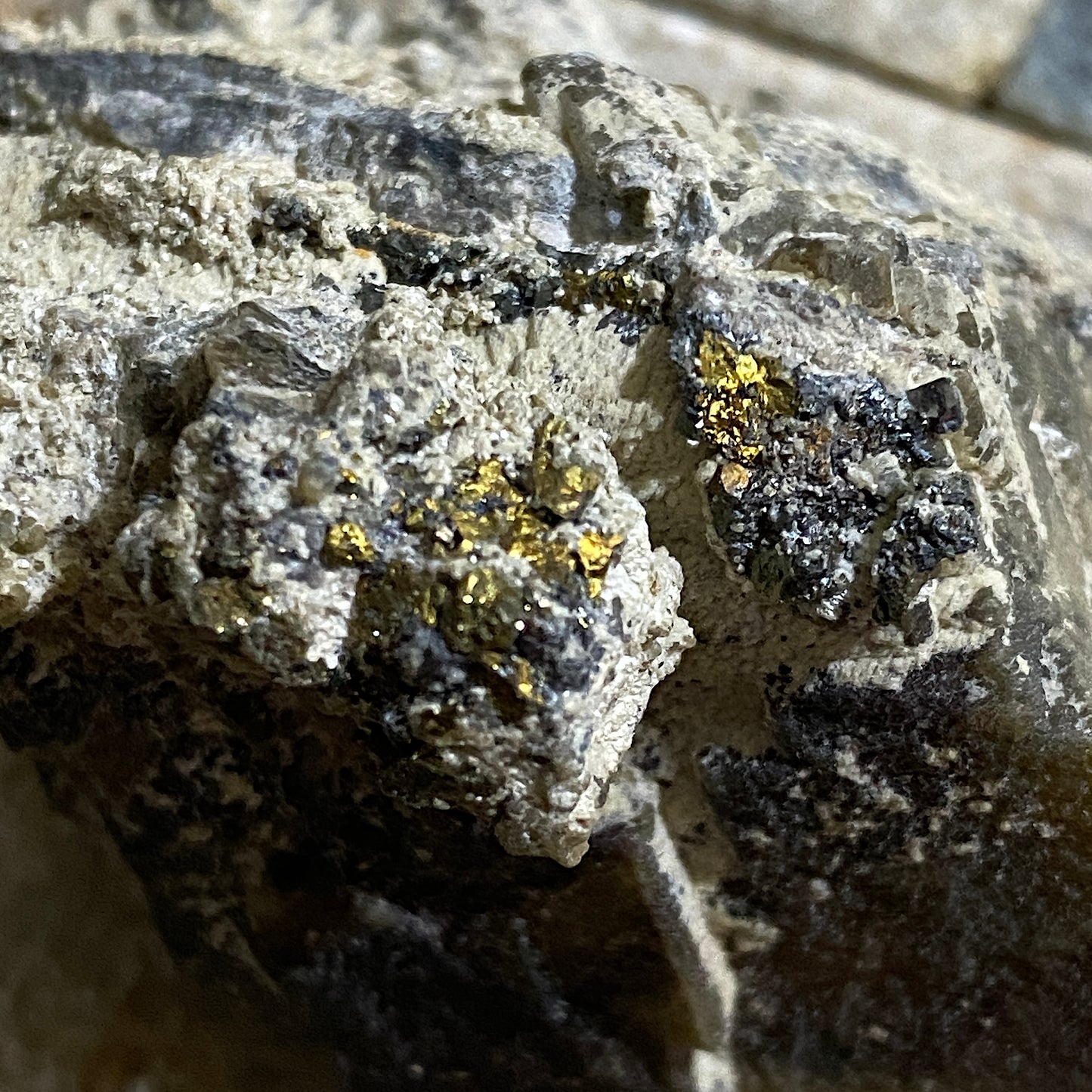 SIDERITE WITH TENNANTITE ETC - JUCANI MINE, HUANCAVALICA, PERU  109g MF4156