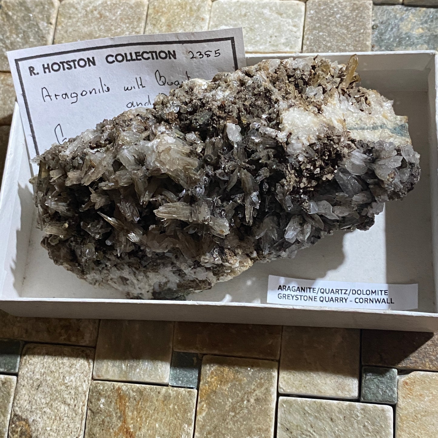 ARAGONITE/QUARTZ/DOLOMITE : GREYSTONE QUARRY, LEZANT, CORNWALL. 415g. MF5082