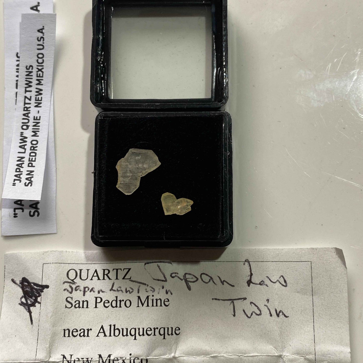 "JAPAN LAW" QUARTZ CRYSTALS : SAN PEDRO MINE, ALBUQUERQUE, NEW MEXICO U.S.A. MF5083