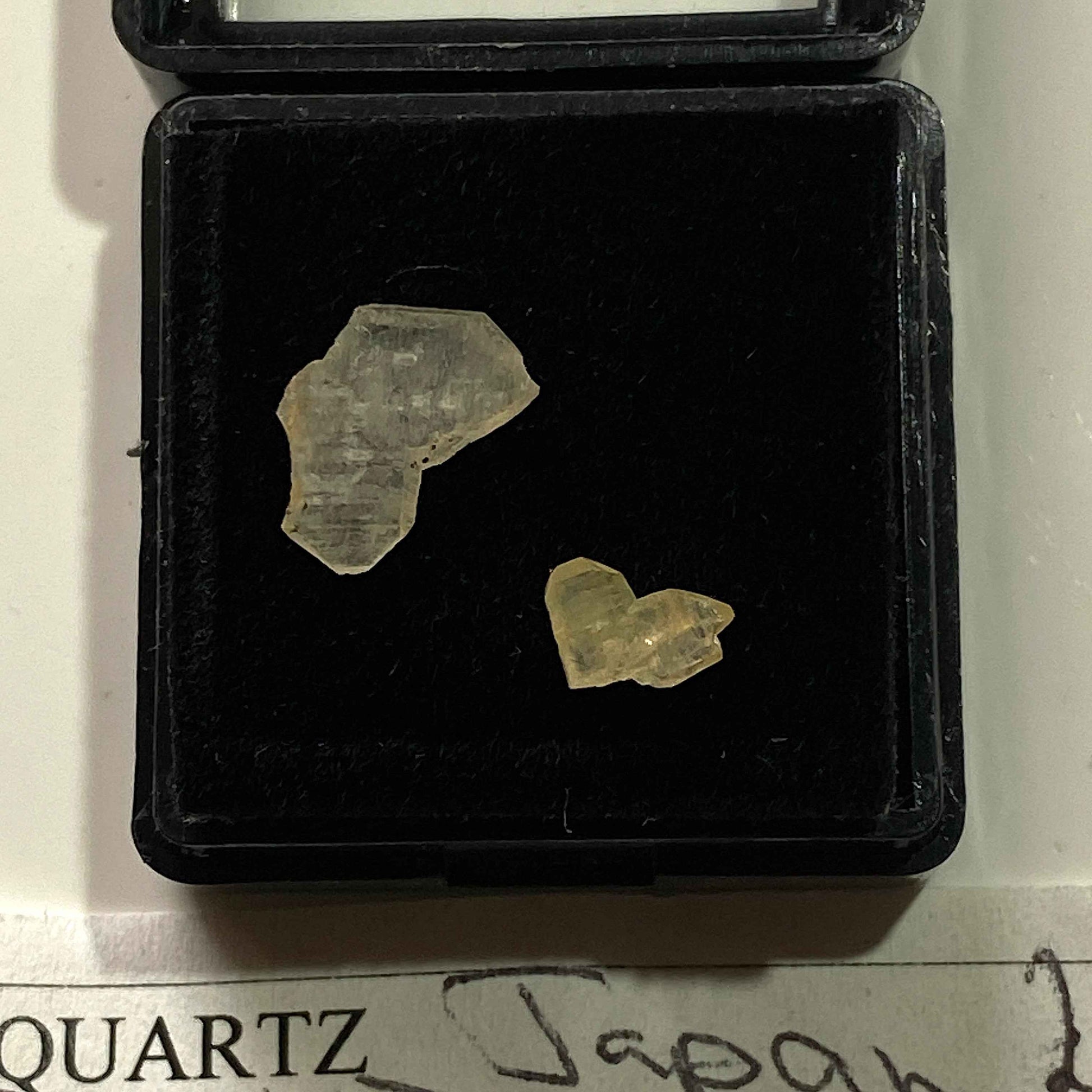 "JAPAN LAW" QUARTZ CRYSTALS : SAN PEDRO MINE, ALBUQUERQUE, NEW MEXICO U.S.A. MF5083