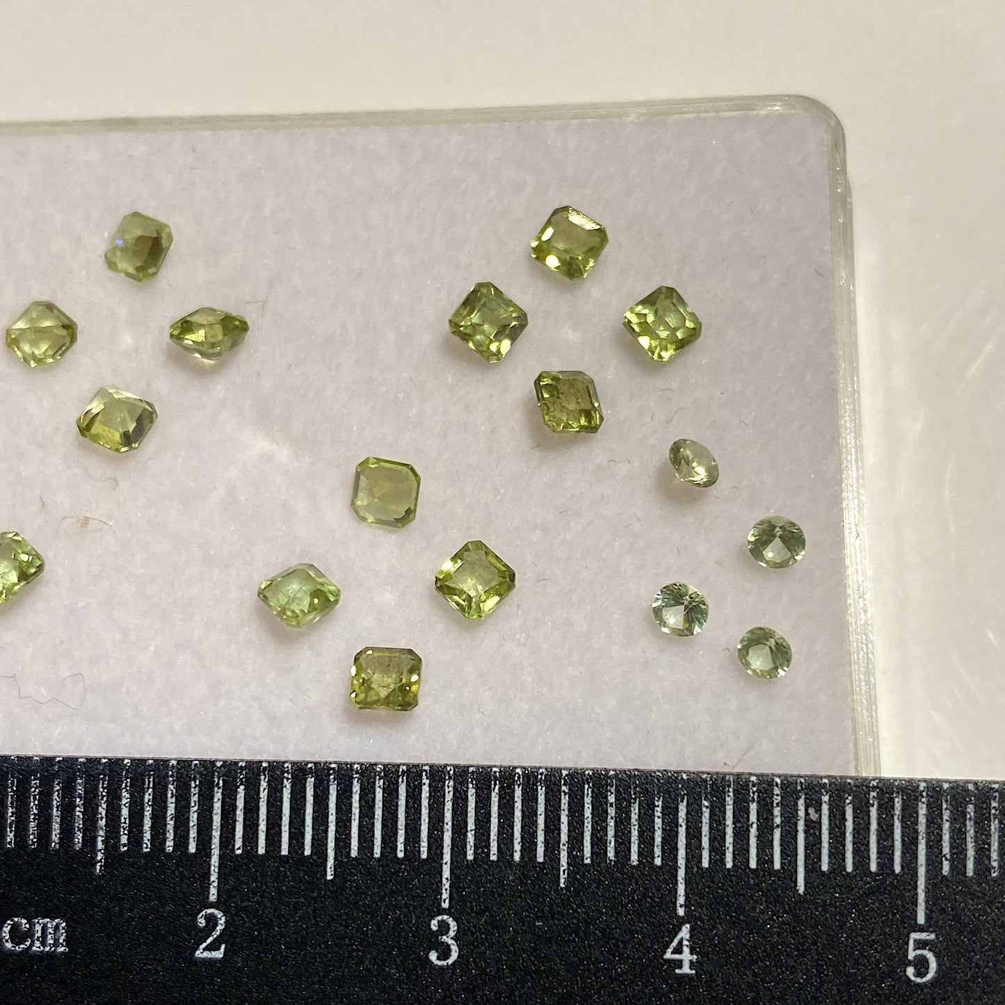 PERIDOT NATURAL GEMSTONES - KAGHAN VALLEY, MANSHERA, PAKISTAN 3.02Ct MFG4810