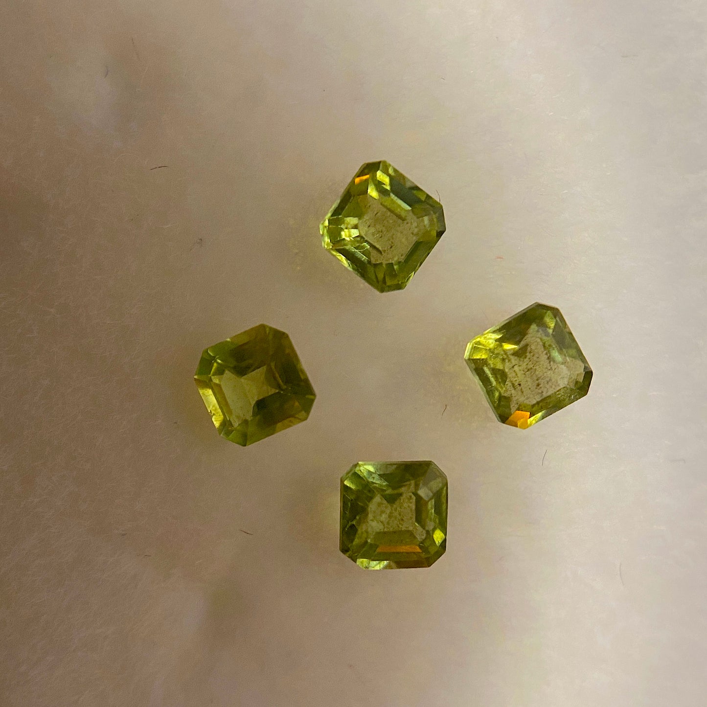 PERIDOT NATURAL GEMSTONES - KAGHAN VALLEY, MANSHERA, PAKISTAN 3.02Ct MFG4810