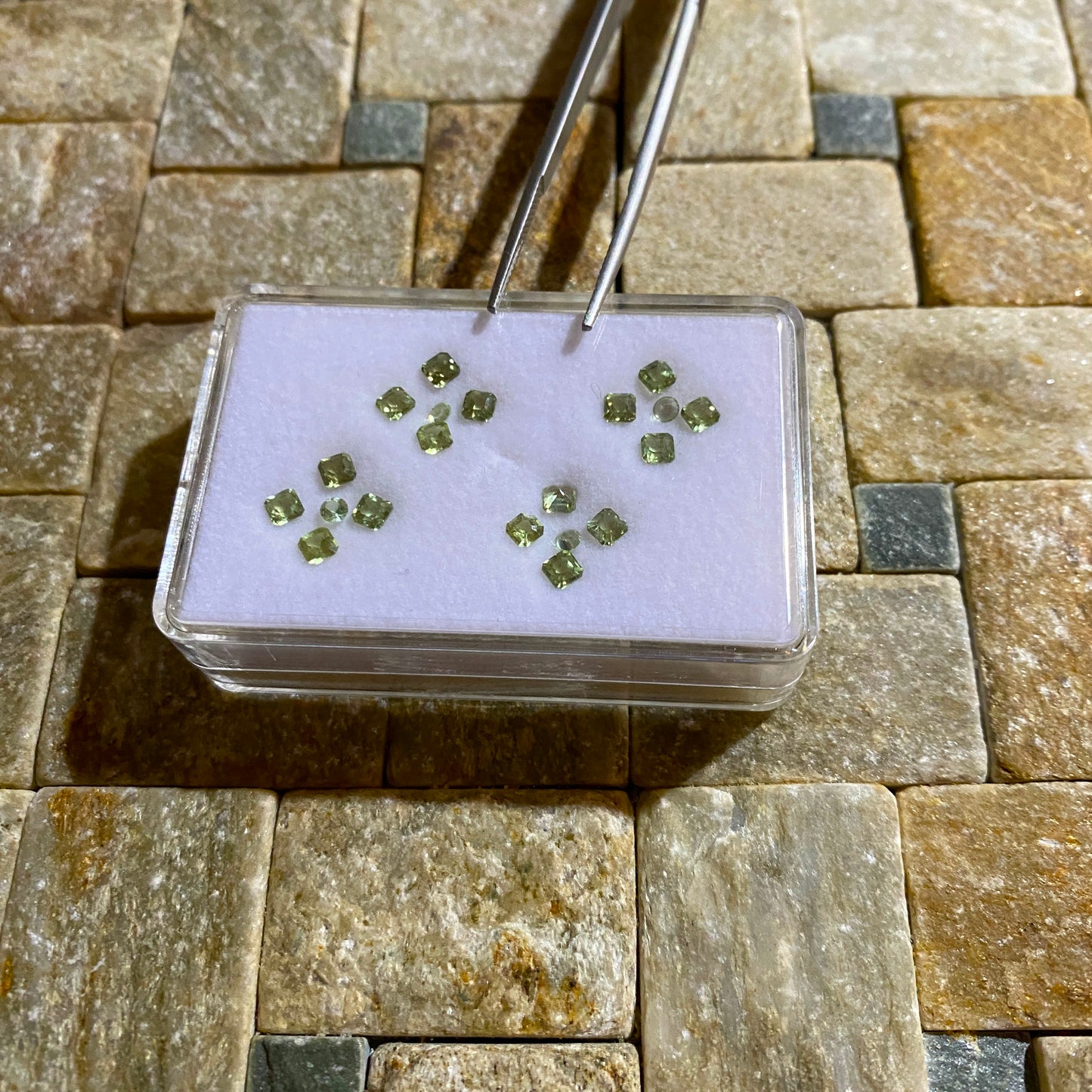 PERIDOT NATURAL GEMSTONES - KAGHAN VALLEY, MANSHERA, PAKISTAN 3.02Ct MFG4810