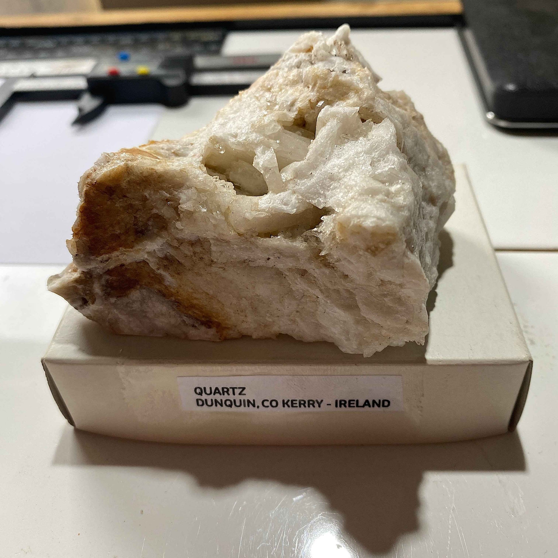 QUARTZ : DUNQUIN, DINGLE, CO KERRY, IRELAND. 282g. MF5089