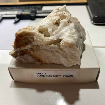 QUARTZ : DUNQUIN, DINGLE, CO KERRY, IRELAND. 282g. MF5089
