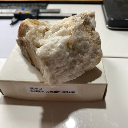 QUARTZ : DUNQUIN, DINGLE, CO KERRY, IRELAND. 282g. MF5089