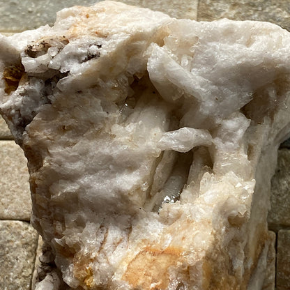 QUARTZ : DUNQUIN, DINGLE, CO KERRY, IRELAND. 282g. MF5089