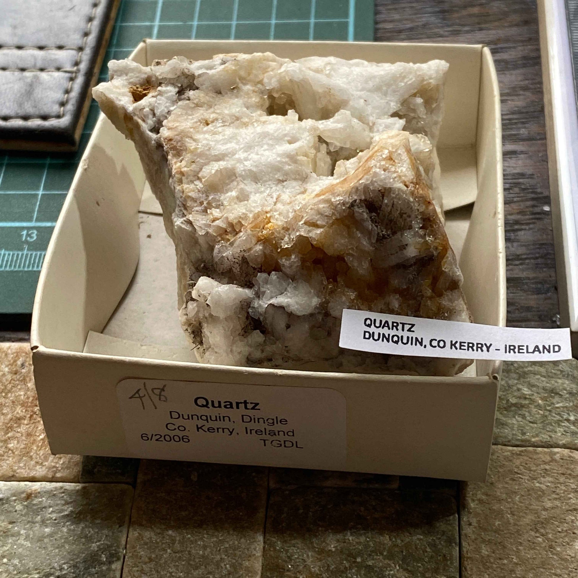 QUARTZ : DUNQUIN, DINGLE, CO KERRY, IRELAND. 282g. MF5089