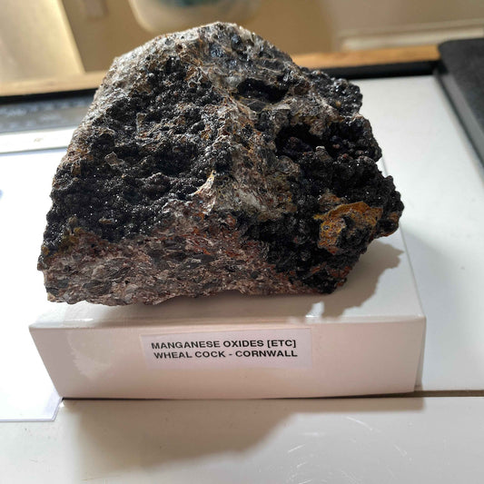 RHODOCHROSITE/MANGANESE OXIDES [ETC] : WHEAL COCK, BOTALLACK, ST JUST, CORNWALL 383g MF5099