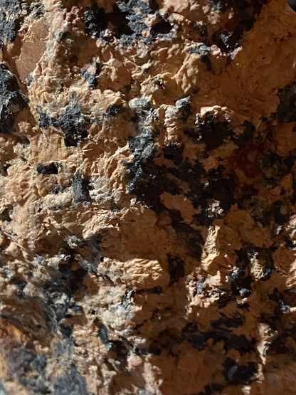 LUXULYANITE GRANITE : LUXULYAN, ST AUSTELL, CORNWALL  HEAVY 2589g  MF5100