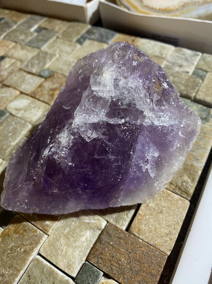 AMETHYST QUARTZ : LIVINGSTONE, SOUTHERN PROVINCE, ZAMBIA. 407g MF5101
