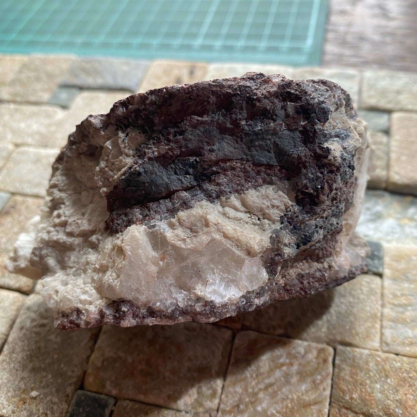 ANALCIME AVEC RHODOCHROSITE ETC DU QUÉBEC, CANADA 254g MF6624