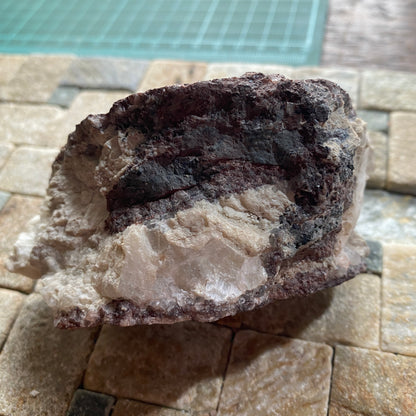 ANALCIME AVEC RHODOCHROSITE ETC DU QUÉBEC, CANADA 254g MF6624