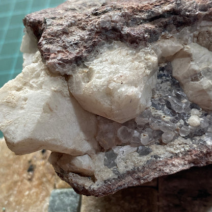 ANALCIME AVEC RHODOCHROSITE ETC DU QUÉBEC, CANADA 254g MF6624