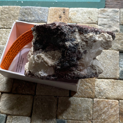 ANALCIME AVEC RHODOCHROSITE ETC DU QUÉBEC, CANADA 254g MF6624