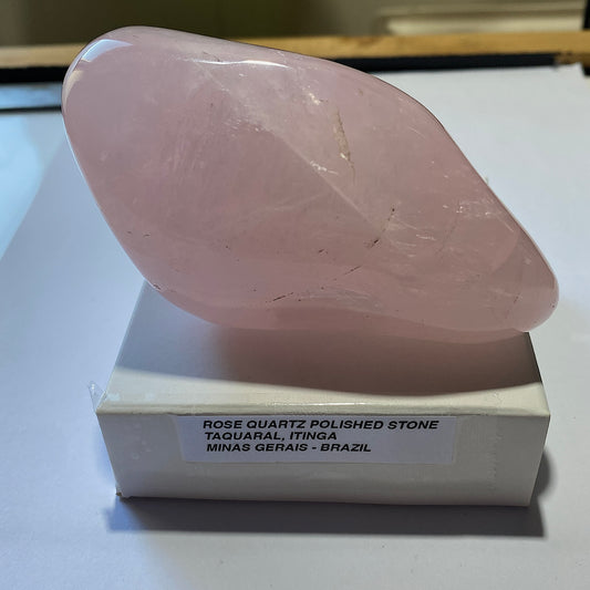 ROSE QUARTZ NATURAL POLISHED LARGE SPECIMEN - MINAS GERAIS, BRAZIL 295g MF4495