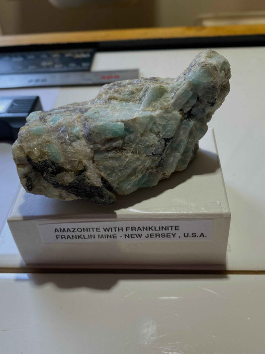 AMAZONITE WITH FRANKLINITE : FRANKLIN MINE, SUSSEX COUNTY, NEW JERSEY, U.S.A. 128g. MF5109