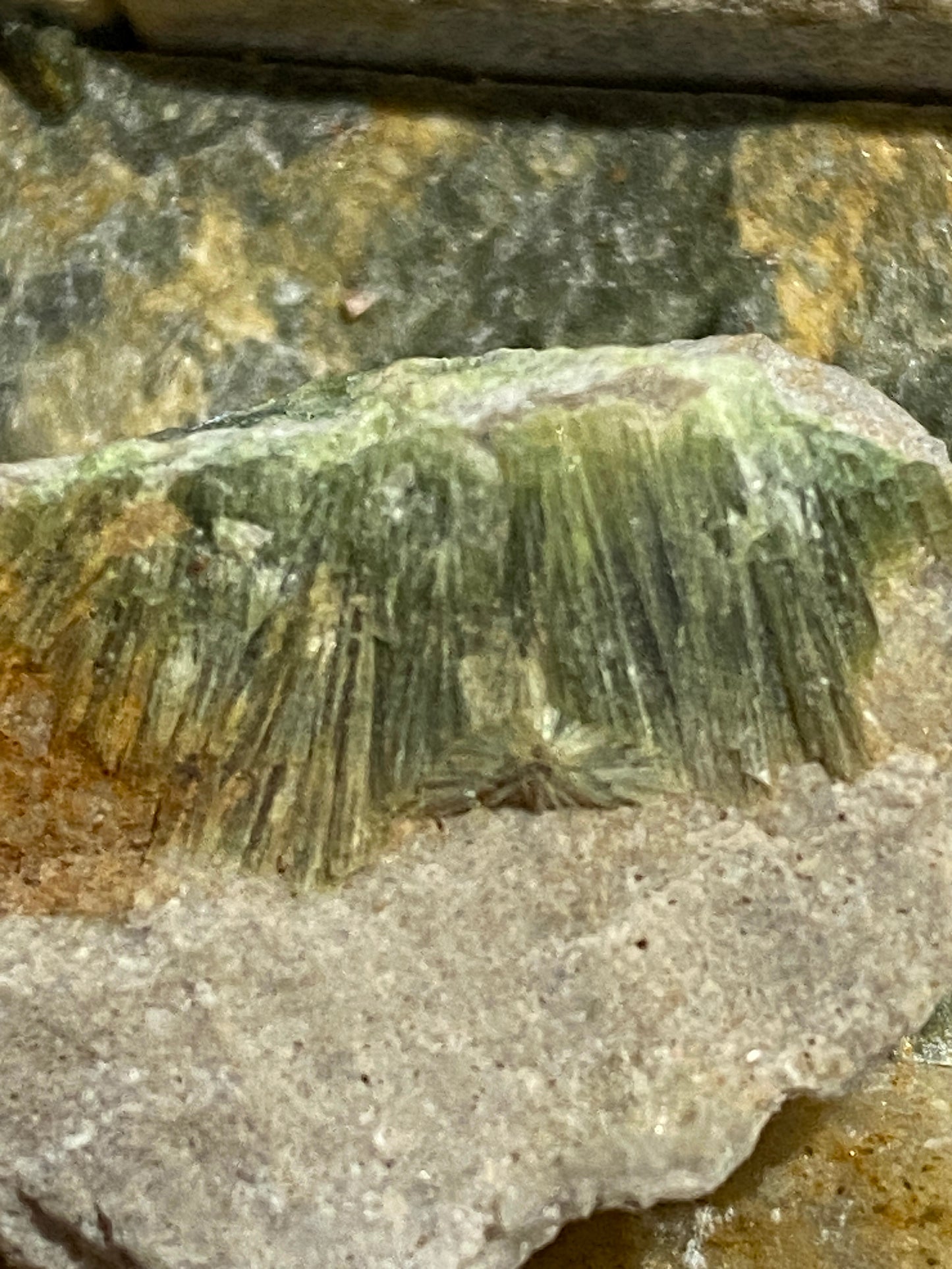 WAVELLITE : DE LINDE PITS, DYG HILL, GARLAND COUNTY, ARKANSAS U.S.A. 5g MF5118