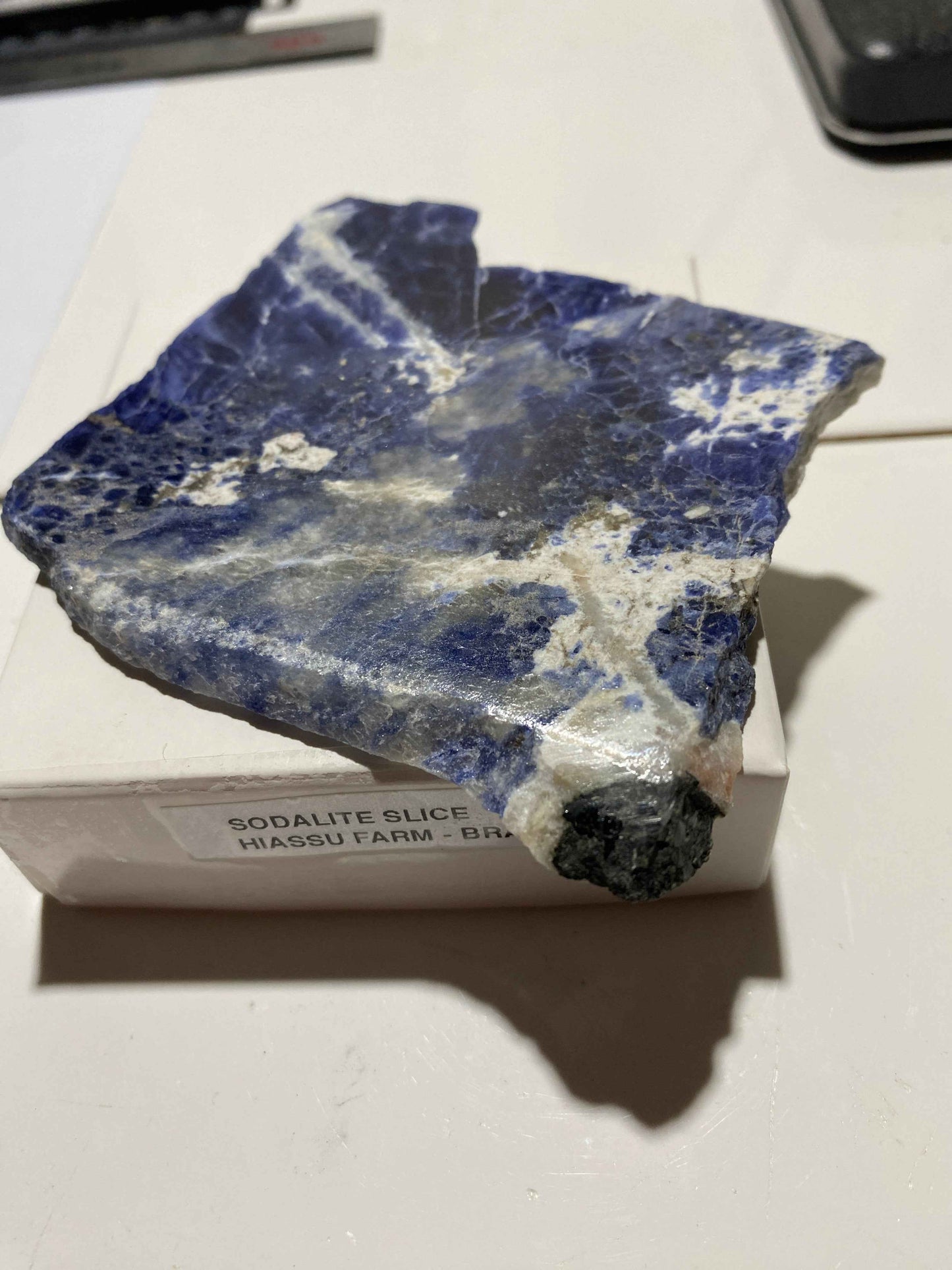 SODALITE [SLICE] : HIASSU FARM, ITAJUPO COLONIA, BAHIA, BRAZIL. 58g. MF5120