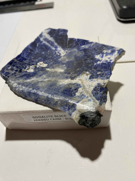 SODALITE [SLICE] : HIASSU FARM, ITAJUPO COLONIA, BAHIA, BRAZIL. 58g. MF5120