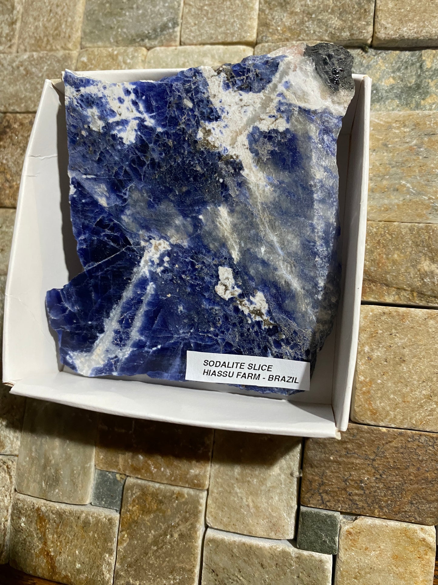 SODALITE [SLICE] : HIASSU FARM, ITAJUPO COLONIA, BAHIA, BRAZIL. 58g. MF5120