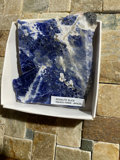 SODALITE [SLICE] : HIASSU FARM, ITAJUPO COLONIA, BAHIA, BRAZIL. 58g. MF5120