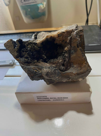 GOETHITE : RESTORMEL ROYAL IRON MINE, LOSTWITHIEL, CORNWALL  548g. MF5124