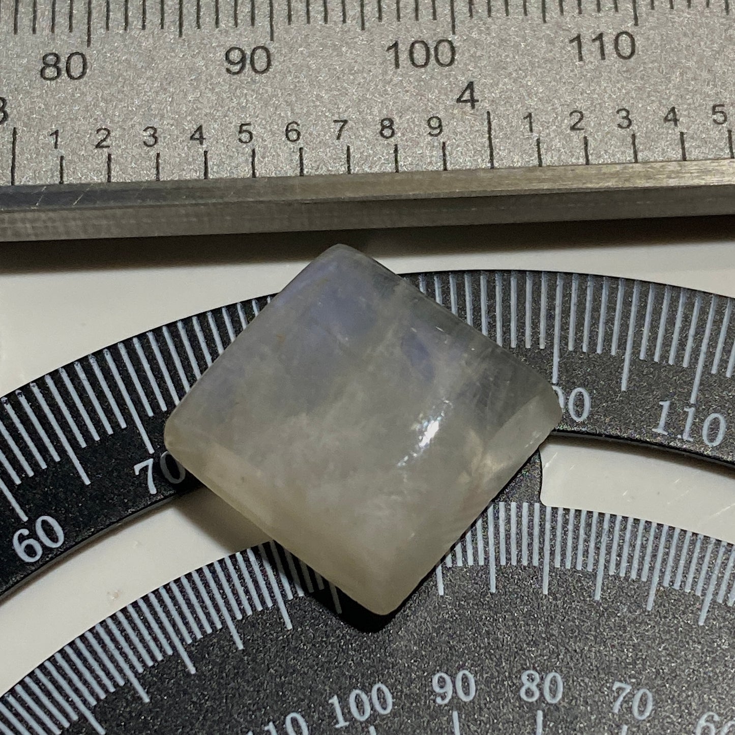 MOONSTONE GEMSTONE - KASHMAL, SHIGAR VALLEY, PAKISTAN. 16.65Ct MFG5137