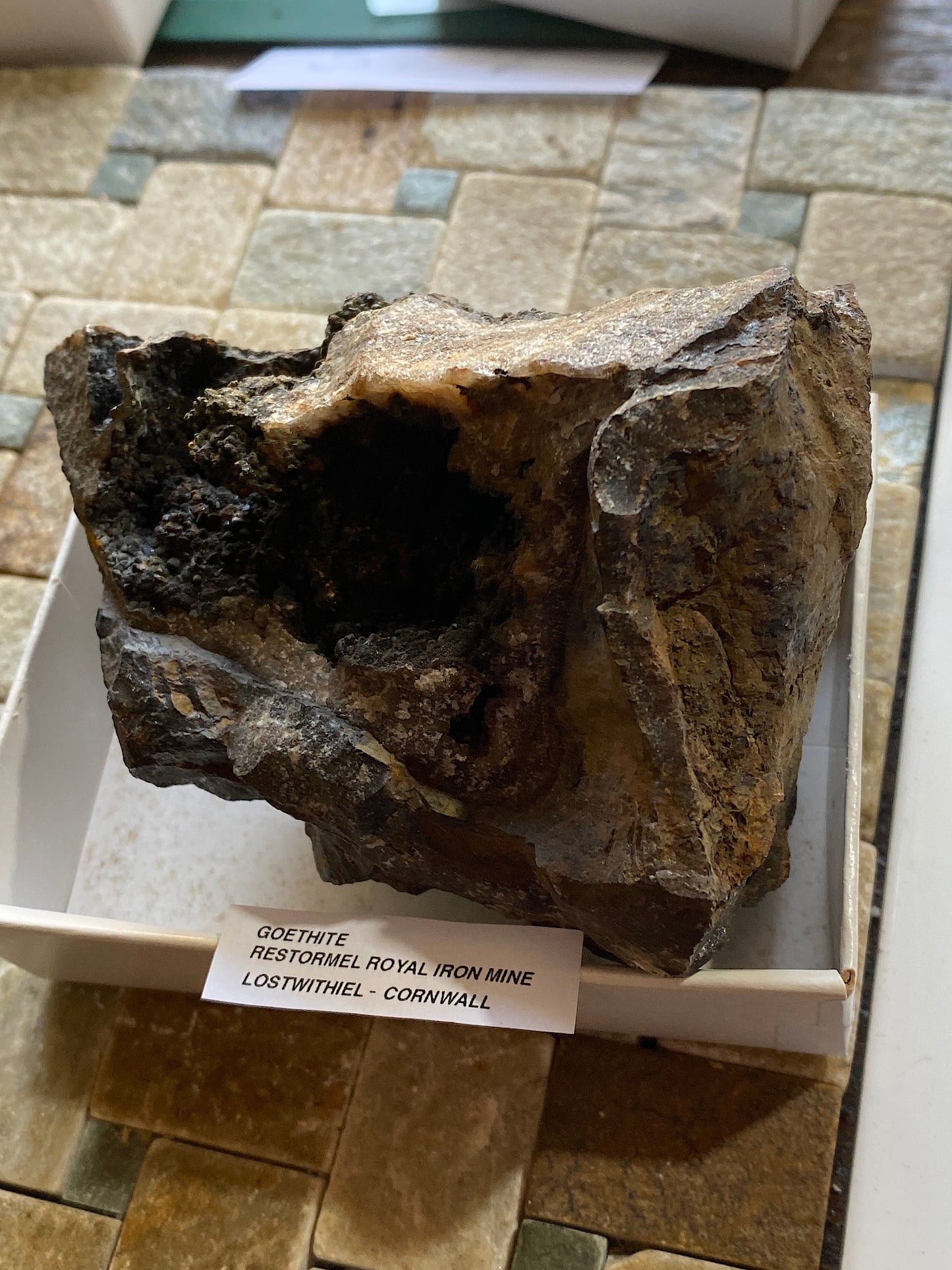 GOETHITE : RESTORMEL ROYAL IRON MINE, LOSTWITHIEL, CORNWALL  548g. MF5124