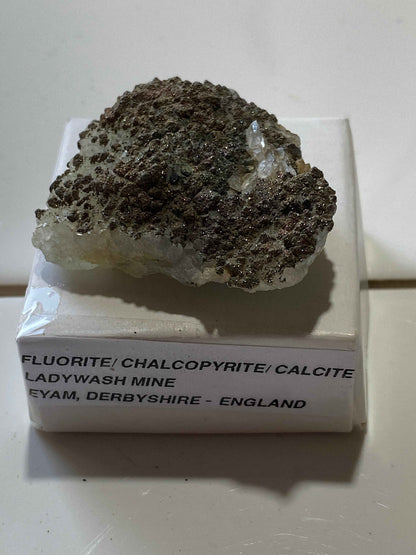 FLUORITE/CHALCOPYRITE/CALCITE : LADYWASH MINE, EYAM, DERBYSHIRE. 18g. MF5125