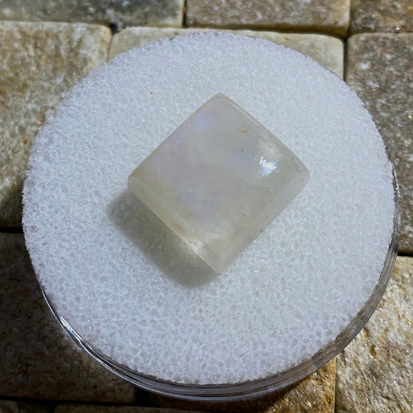 MOONSTONE GEMSTONE - KASHMAL, SHIGAR VALLEY, PAKISTAN. 16.65Ct MFG5137