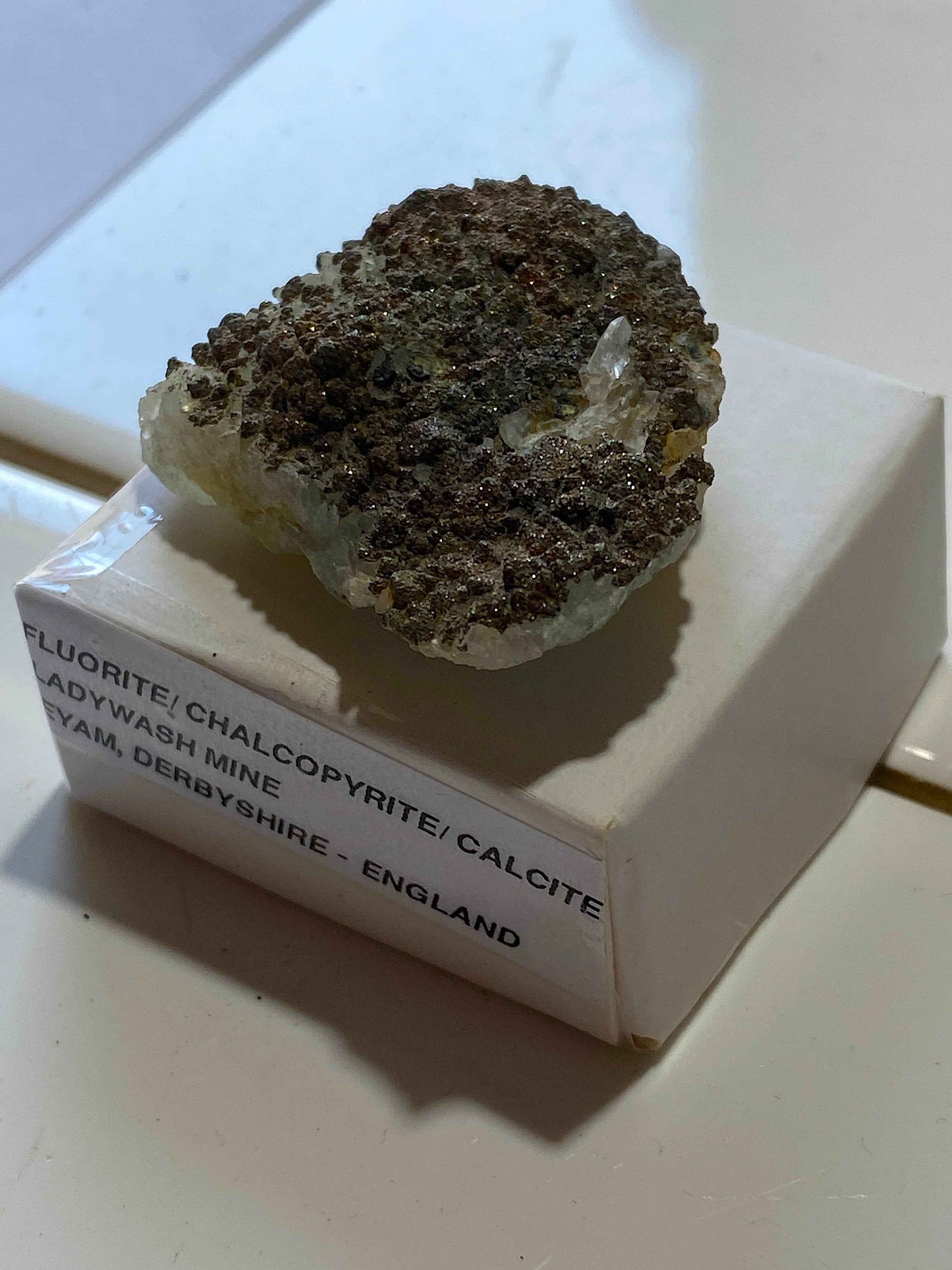 FLUORITE/CHALCOPYRITE/CALCITE : LADYWASH MINE, EYAM, DERBYSHIRE. 18g. MF5125